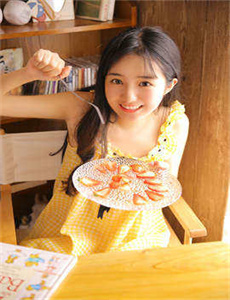 客厅里H亲女